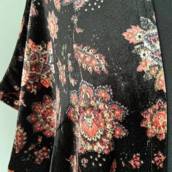 Gilmour 🇨🇦| Velvet Cover  - Up - Picture 2 of 6